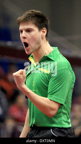 Magdeburg, Germania. 30 Mar, 2014. La Germania Dimitrij Ovtcharovcheers dopo la sua vittoria contro il Giappone Jun Mizutanio durante il German Open al Getec arena a Magdeburgo (Germania), 30 marzo 2014. Foto: Jens Wolf/dpa/Alamy Live News Foto Stock