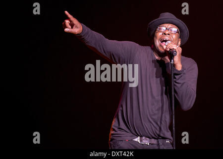 Hammond, Indiana, Stati Uniti d'America. 28 Mar, 2014. Il cantante-cantautore BOBBY BROWN suona dal vivo presso la sede all'interno del casinò a ferro di cavallo in Hammond, Indiana © Daniel DeSlover/ZUMAPRESS.com/Alamy Live News Foto Stock