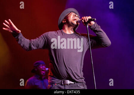 Hammond, Indiana, Stati Uniti d'America. 28 Mar, 2014. Il cantante-cantautore BOBBY BROWN suona dal vivo presso la sede all'interno del casinò a ferro di cavallo in Hammond, Indiana © Daniel DeSlover/ZUMAPRESS.com/Alamy Live News Foto Stock