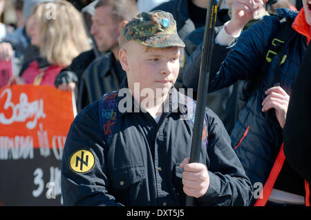 Marzo 30 , Odessa, Ucraina . Radical ' settore destro ' e di auto-difesa maidaïen . Odessa, Ucraina. Il 30 marzo, 2014. Rally sostenitori marzo maidaïen in Odessa. Questo incontro è dedicato al Giorno del Ricordo 40 giorni dopo l'ucciso di 'sotnia celeste." In un rally a cui hanno partecipato più di cinque mila persone. Il principale slogan : ' Gloria in Ucraina - eroi di Gloria' ' la morte per i nemici ' 'eroi non muoiono - Die nemici ' 'Oleksandr Muzychko (Sashko Bily) - prendiamo vendetta per voi ' Credito: Andrey Nekrasov/Alamy Live News Foto Stock