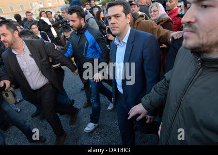 Atene, Grecia, Marzo 30th, 2014. Alexis Tsipras (seconda a destra) unisce i manifestanti come hanno inscenato una manifestazione di protesta per l'omnibus bill che si tradurrà in maggiore austerità e di recessione. Credito: Nikolas Georgiou / Alamy Live News Foto Stock