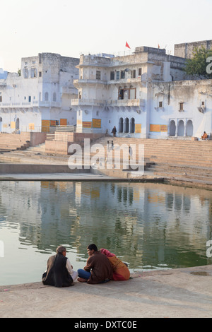 India Rajasthan, Pushkar città santa, Ghats di balneazione sul Lago Foto Stock