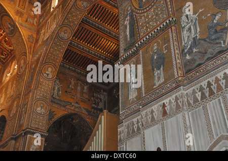 Mosaici bizantini all' interno della Cattedrale di Monreale, sicilia. Foto Stock