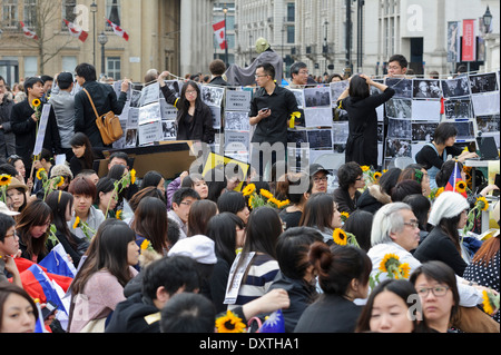 Gli studenti di Taiwan che protestavano pacificamente sulla democrazia a Taiwan e il servizio di un accordo commerciale con la Cina in Trafalgar Square,UK Foto Stock