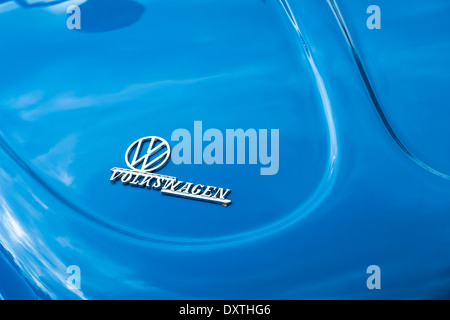 Volkswagen maggiolino blu brillante cofano. Foto Stock
