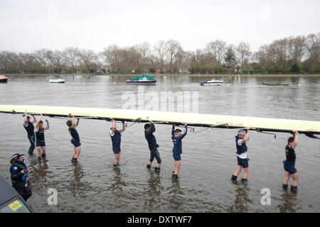 Putney Londra, Regno Unito. Il 31 marzo 2014. Università di Oxford equipaggio barca pratica sul Fiume Tamigi davanti del centosessantesimo boat race tra Oxford e Cambridge Credito: amer ghazzal/Alamy Live News Foto Stock