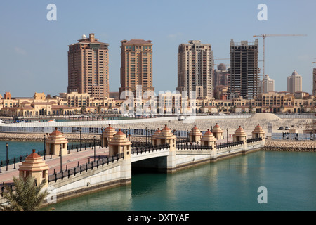 Marina di lusso nel Porto di Arabia. Doha, Qatar, Medio Oriente Foto Stock