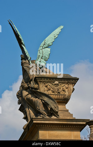 Tomba di Alfons Mucha, il pittore ceco, cimitero di Vysehrad, Praga, Repubblica Ceca, Europa Foto Stock