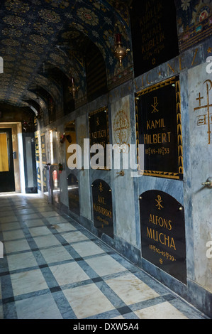 Tomba di Alfons Mucha, il pittore ceco, cimitero di Vysehrad, Praga, Repubblica Ceca, Europa Foto Stock