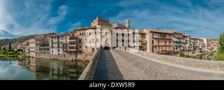 Ingresso principale della città fortificata di Valderrobres, Spagna Foto Stock