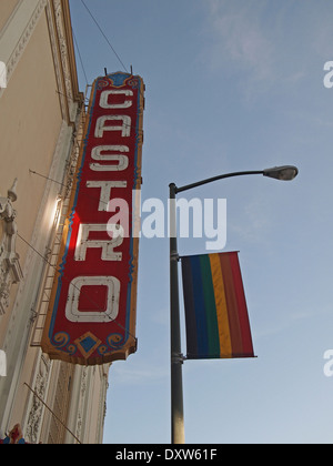 Castro Theatre & vertical Gay Pride rainbow banner da Gilbert Baker San Francisco Foto Stock