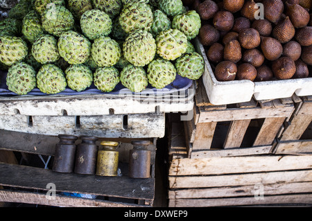 Mercato di frutta e verdura in Lombok, Indonesia, Asia Foto Stock