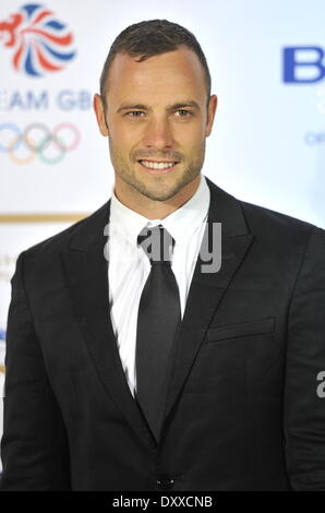 Oscar Pistorius BT British Olympic sfera mantenuta al Grosvenor House - Arrivi. Londra Inghilterra - 30.11.12 Dove: London Regno Unito quando: 30 Nov 2012 Foto Stock