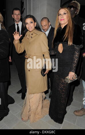 Eva Longoria lasciando il nobile dono Gala e tornando al suo hotel. Londra Inghilterra - 09.12.12 dotate: Eva Longoria dove: London Regno Unito quando: 09 Dic 2012 Foto Stock