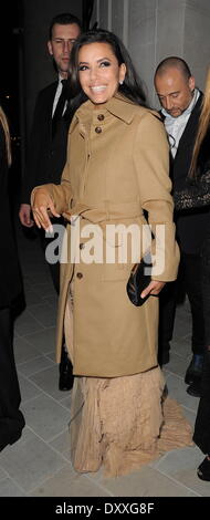 Eva Longoria lasciando il nobile dono Gala e tornando al suo hotel. Londra Inghilterra - 09.12.12 dotate: Eva Longoria dove: London Regno Unito quando: 09 Dic 2012 Foto Stock