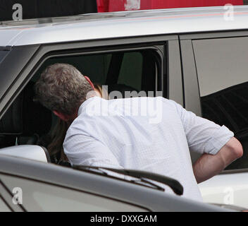 Eric Dane condiviso un bacio di addio con la moglie Rebecca Gayheart Los Angeles California - 05.12.12 con: Eric Dane condiviso un bacio di addio con la moglie Rebecca Gayheart quando: 05 Dic 2012 Foto Stock