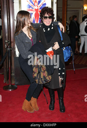 Ruby cera con sua figlia VIVA Forever Spice Girls il musical presso il Piccadilly Theatre- Arrivi Londra Inghilterra - 11.12.12 con: Ruby cera con sua figlia dove: London Regno Unito quando: 11 Dic 2012 Foto Stock