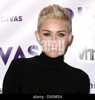 Miley Cyrus VH1 divi 2012 detenuti presso lo Shrine Auditorium - arrivi a Los Angeles California - 16.12.12 con: Miley Cyrus quando: 16 Dic 2012 Foto Stock