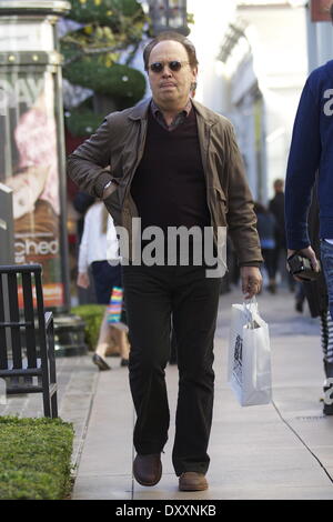 Billy Crystal visto con sua moglie Janice cristallo e i nipoti di shopping natalizio a Grove Los Angeles California- 21.12.12 con: Billy Crystal quando: 21 Dic 2012 Foto Stock