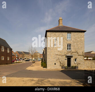 Villaggio Poundbury, Poundbury, Regno Unito. Architetto: Léon Krier, 2014. Village Street. Foto Stock