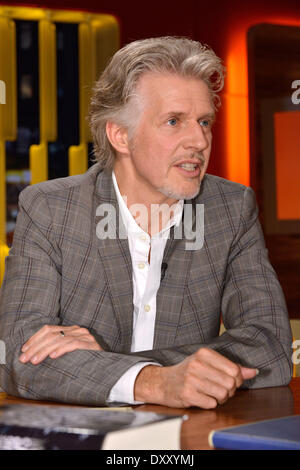 Berlino, Germania. 31 Mar, 2014. Scrittore tedesco Frank Schaetzing (Der Schwarm, ultime notizie) è raffigurato durante la registrazione del RBB talkshow 'Thadeusz" di Berlino, Germania, 31 marzo 2014. Lo show è trasmesso il 01 aprile 2014. Foto: Karlheinz Schindler/dpa/Alamy Live News Foto Stock