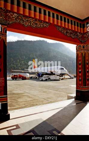 Royal Bhutan Airlines (Druk aria) Airbus A320 a paro airport, Bhutan. Manipolati digitalmente immagine. Foto Stock