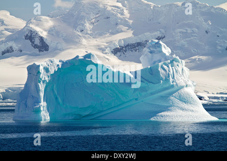L'Antartide paesaggio antartico blu ghiaccio iceberg berg, iceberg e ghiaccio. Foto Stock