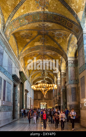 Il nartece interno di Hagia Sophia (Aya Sofya), quartiere di Sultanahmet, Istanbul, Turchia Foto Stock