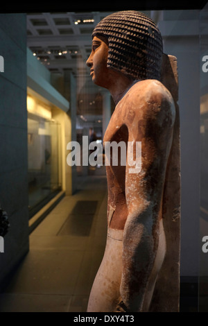Statua di Nenkheftka nel British Museum. In calcare dipinto, sesta dinastia, circa 2200BC. Da Deshasha Foto Stock