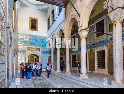Corte dei Black eunuchi nell'Harem, al Palazzo di Topkapi (Topkapi Sarayi), quartiere di Sultanahmet, Istanbul, Turchia Foto Stock