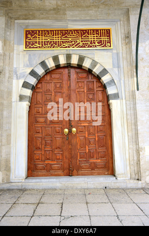 Legno intarsiato porta la storia antica Foto Stock