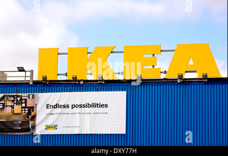 IKEA giallo logo negozio segno Inghilterra Nottingham REGNO UNITO Foto Stock