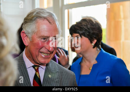 Hillsborough, Irlanda del Nord. 1 apr 2014 - Il principe Charles, Principe di Galles, risponde con il Northern Ireland Tourist Board i membri al castello di Hillsborough Credit: stephen Barnes/Alamy Live News Foto Stock