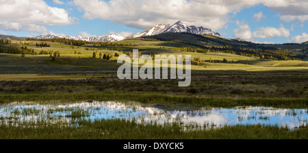 Picco elettrico nel sud Montana come visto dal Parco Nazionale di Yellowstone. Foto Stock