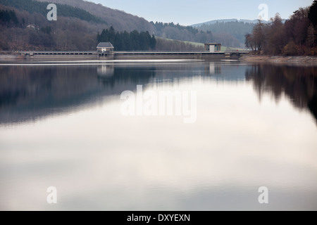 Diga del Lister serbatoio, Attendorn, Germania, Europa Foto Stock