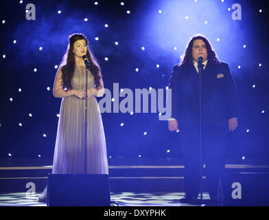 Jonathan Antoine e Charlotte Jaconelli aka Jonathan e Charlotte da Britains Got Talent 2012 eseguire presso il signor World 2012 alla Kent Showground in Detling Maidstone Kent England - 24.11.12 con: Myleene Klass; Jonathan Antoine e Charlotte Jac Foto Stock