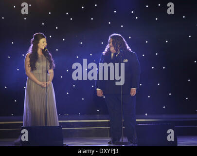 Jonathan Antoine e Charlotte Jaconelli aka Jonathan e Charlotte da Britains Got Talent 2012 eseguire presso il signor World 2012 alla Kent Showground in Detling Maidstone Kent England - 24.11.12 con: Myleene Klass; Jonathan Antoine e Charlotte Jac Foto Stock