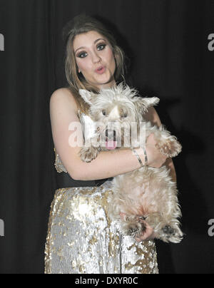 Ella Henderson suona al paradiso gay a Londra con: Ella Henderson dove: Londra Inghilterra quando: 25 Nov 2012 Foto Stock