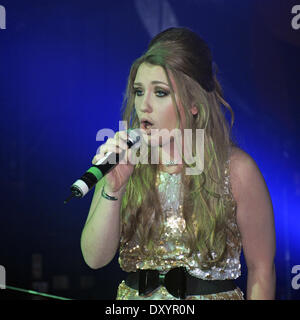 Ella Henderson suona al paradiso gay a Londra con: Ella Henderson dove: Londra Inghilterra quando: 25 Nov 2012 Foto Stock