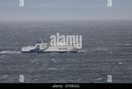 Traghetto northlink mv hamnavoe attraversando Pentland Firth a isole Orcadi Scozia marzo 2014 Foto Stock