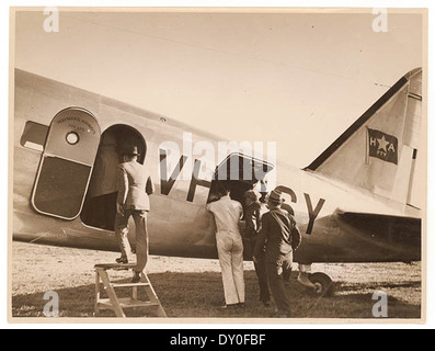 Royal Mail DC-2 'Bungana' VH-USY di Holyman's Airways, ca. 1936 / fotografata da Sam il cofano Foto Stock