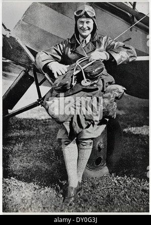 Nancy Bird 1933 sulla ruota di metallo Moth VH-VOP appartenenti a Tommy Petherbridge / dal fotografo sconosciuto Foto Stock