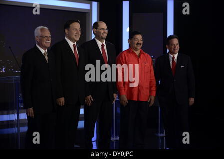 Panama City, Panama. 7 apr, 2014. I candidati presidenziali Juan Jovane, Juan Carlos Varela, Jose Domingo Arias, Genaro Lopez e Juan Carlos Navarro (L-R) di partecipare ad un dibattito nella città di Panama, capitale di Panama, il 7 aprile 2014. Panama sarà tenere elezioni presidenziali il 4 maggio. © Mauricio Valenzuela/Xinhua/Alamy Live News Foto Stock