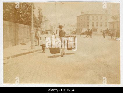 Scena di strada da Sydney, ca. 1885-1890 / fotografata da Arthur K. Syer Foto Stock