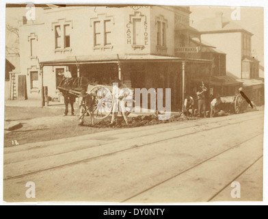 Scena di strada da Sydney, ca. 1885-1890 / fotografata da Arthur K. Syer Foto Stock