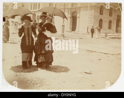 Scena di strada da Sydney, ca. 1885-1890 / fotografata da Arthur K. Syer Foto Stock