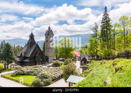 Vecchio, legno, norvegese tempio Wang in Karpacz, Polonia Foto Stock