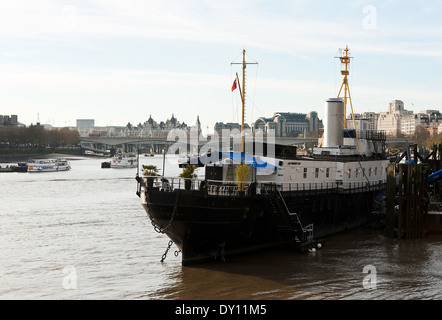 L'ex Anti-Submarine Q-nave HMS Presidente ormeggiata permanentemente nel fiume Tamigi Londra Inghilterra Regno Unito Regno Unito Foto Stock