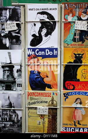 Poster e cartoline in vendita a Montmartre a Parigi Foto Stock