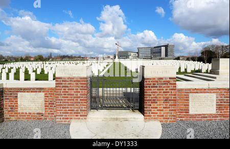 Casa bianca guerra mondiale un cimitero di Ypres, Belgio Foto Stock